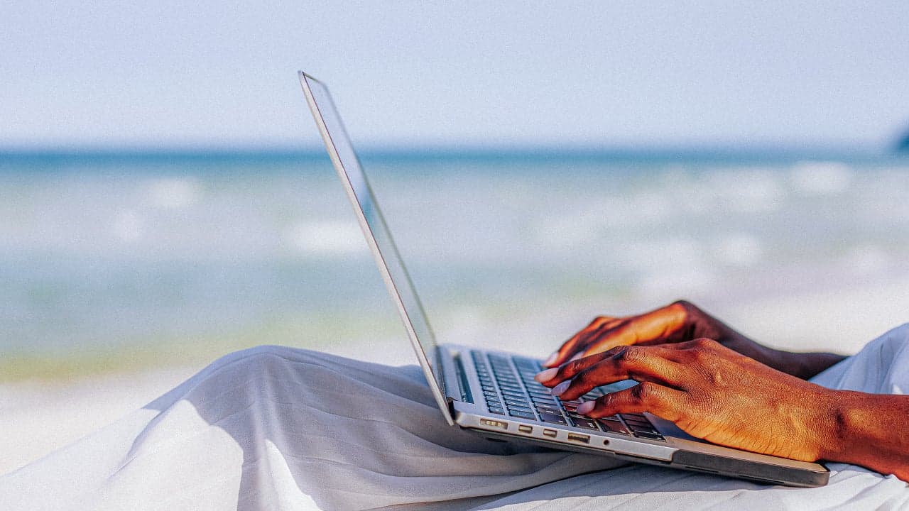 How to Take a Vacation as a Solopreneur Without Losing Income or Clients